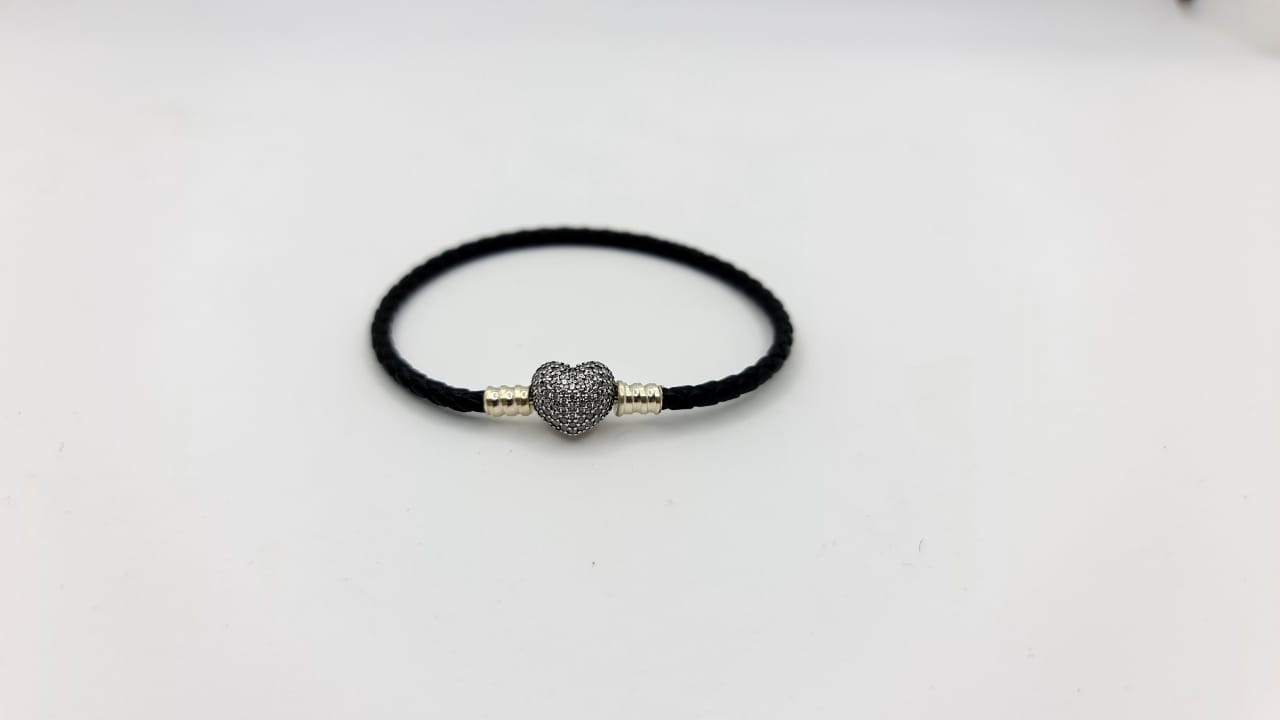 Pulsera Negra con broche brillo talla 15 a 20 